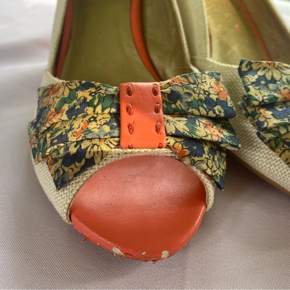Seychelles Peep Toe Heels with Floral Bow - Size 8 - Picture 3 of 12